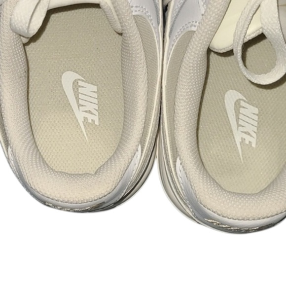 Nike Gamma Force Sneakers Women White Cream Size 10 - Picture 5 of 8
